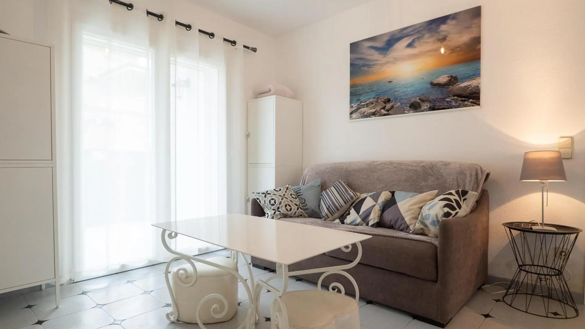 Apartment Apartamento L'Escala, 2 Dormitorios, 4 Personas - Es-325-9 Torroella De Montgri Spain