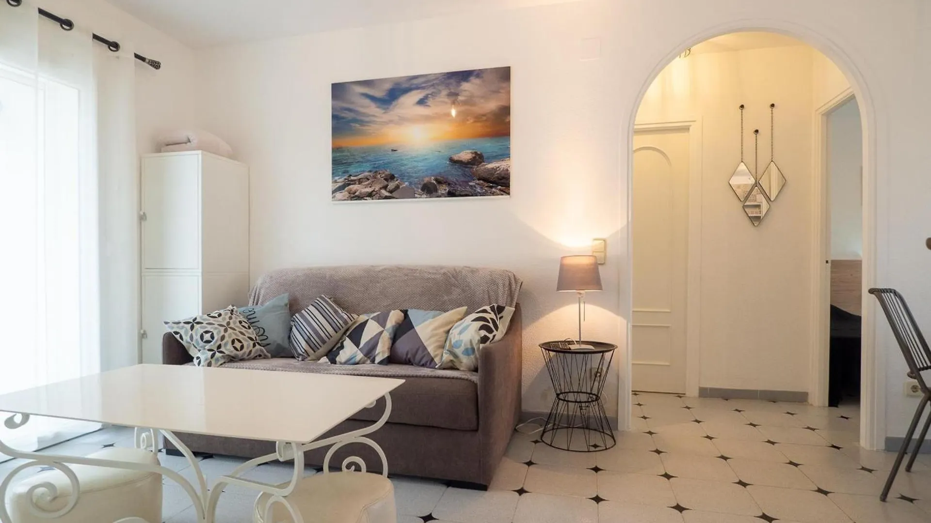 Apartment Apartamento L'Escala, 2 Dormitorios, 4 Personas - Es-325-9 Torroella De Montgri