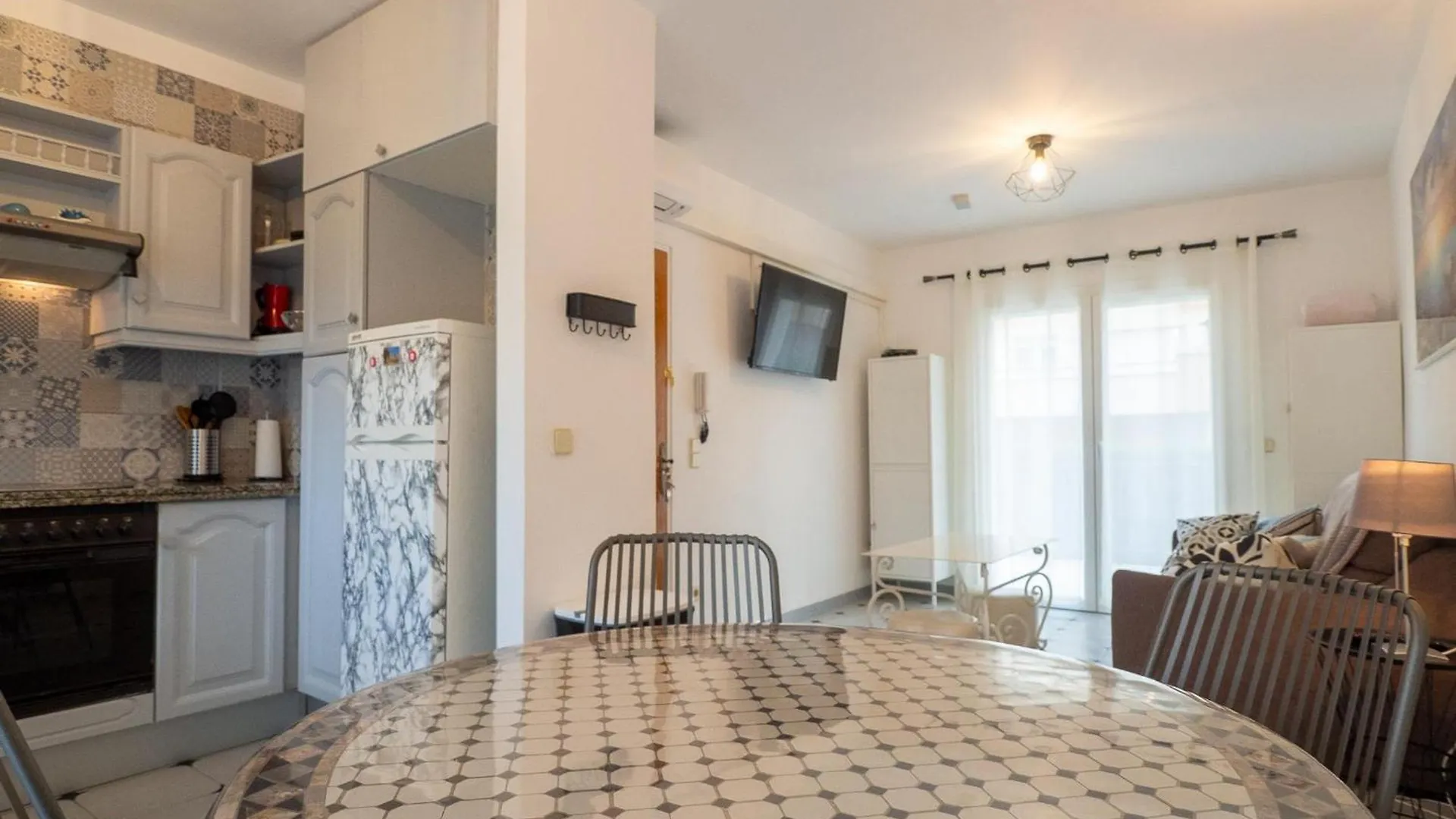 Apartamento L'Escala, 2 Dormitorios, 4 Personas - Es-325-9 Torroella De Montgri 0*,  Spain