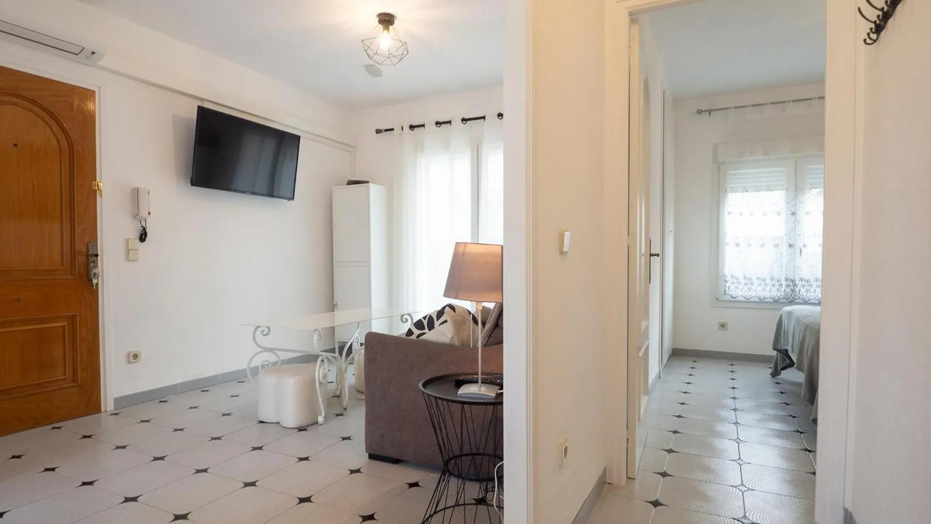 Apartamento L'Escala, 2 Dormitorios, 4 Personas - Es-325-9 Torroella De Montgri 0*,  Spain